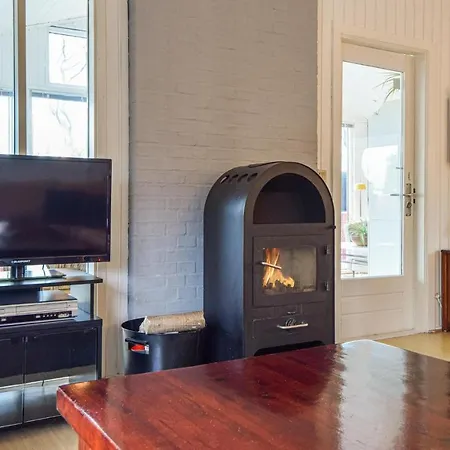 Beautiful In W/ Wifi And 4 Bedrooms Holiday home Blavand