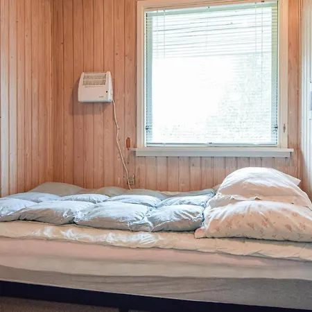 Beautiful In W/ Wifi And 4 Bedrooms Holiday home Blavand