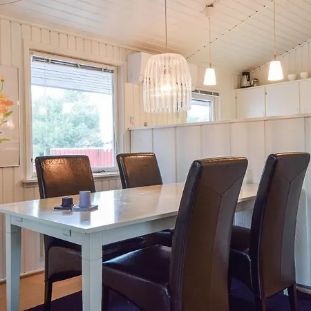 Beautiful In W/ Wifi And 4 Bedrooms Holiday home Blavand